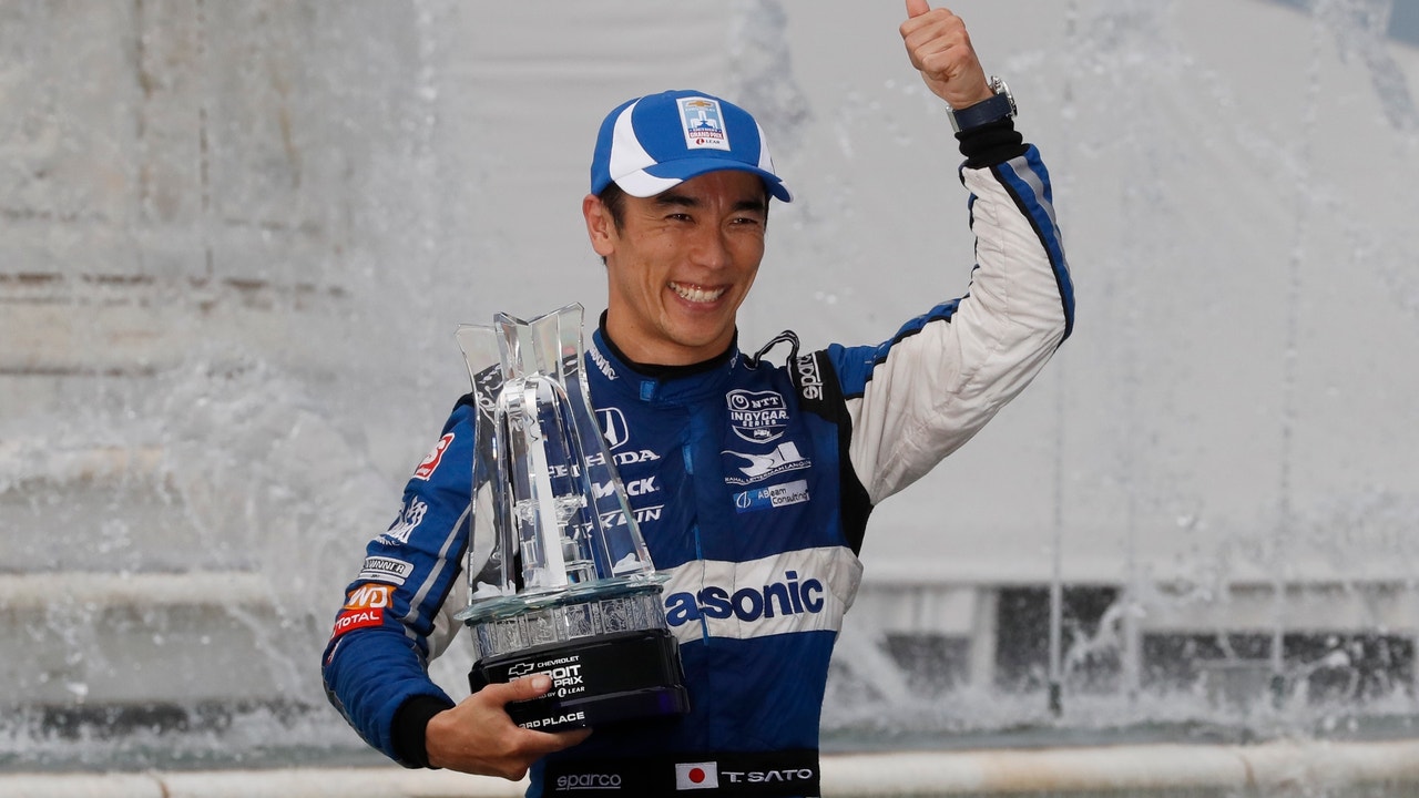 Sato over 220 mph to get IndyCar Series pole at Texas